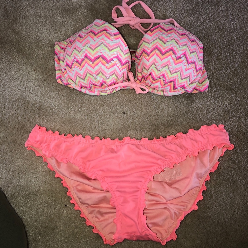 Matching bathing suite from Victoria secret!!! 👙 - Picture 1 of 2